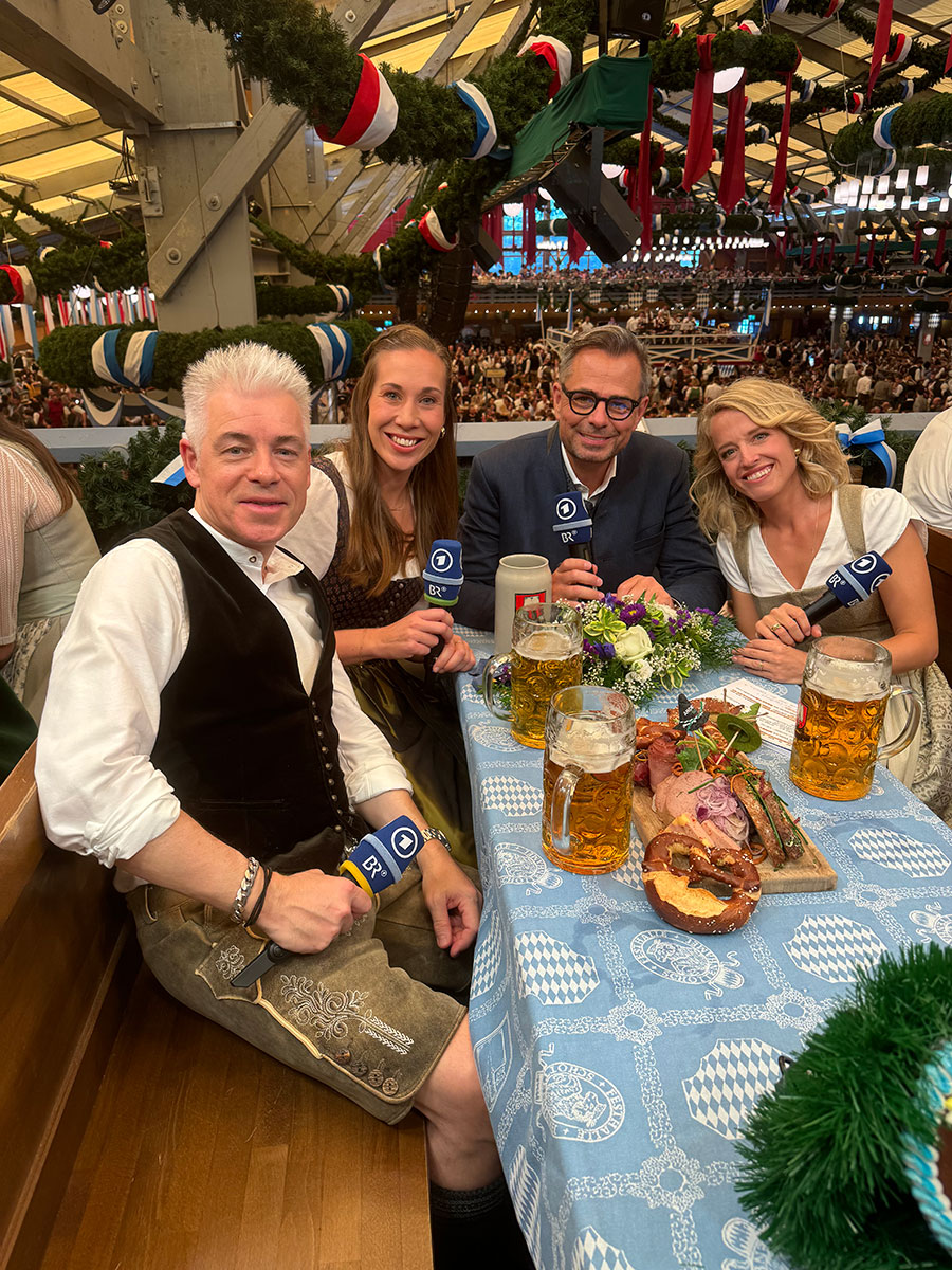 Svenja Brunckhorst als ARD und BR Stimme auf dem Oktoberfest
